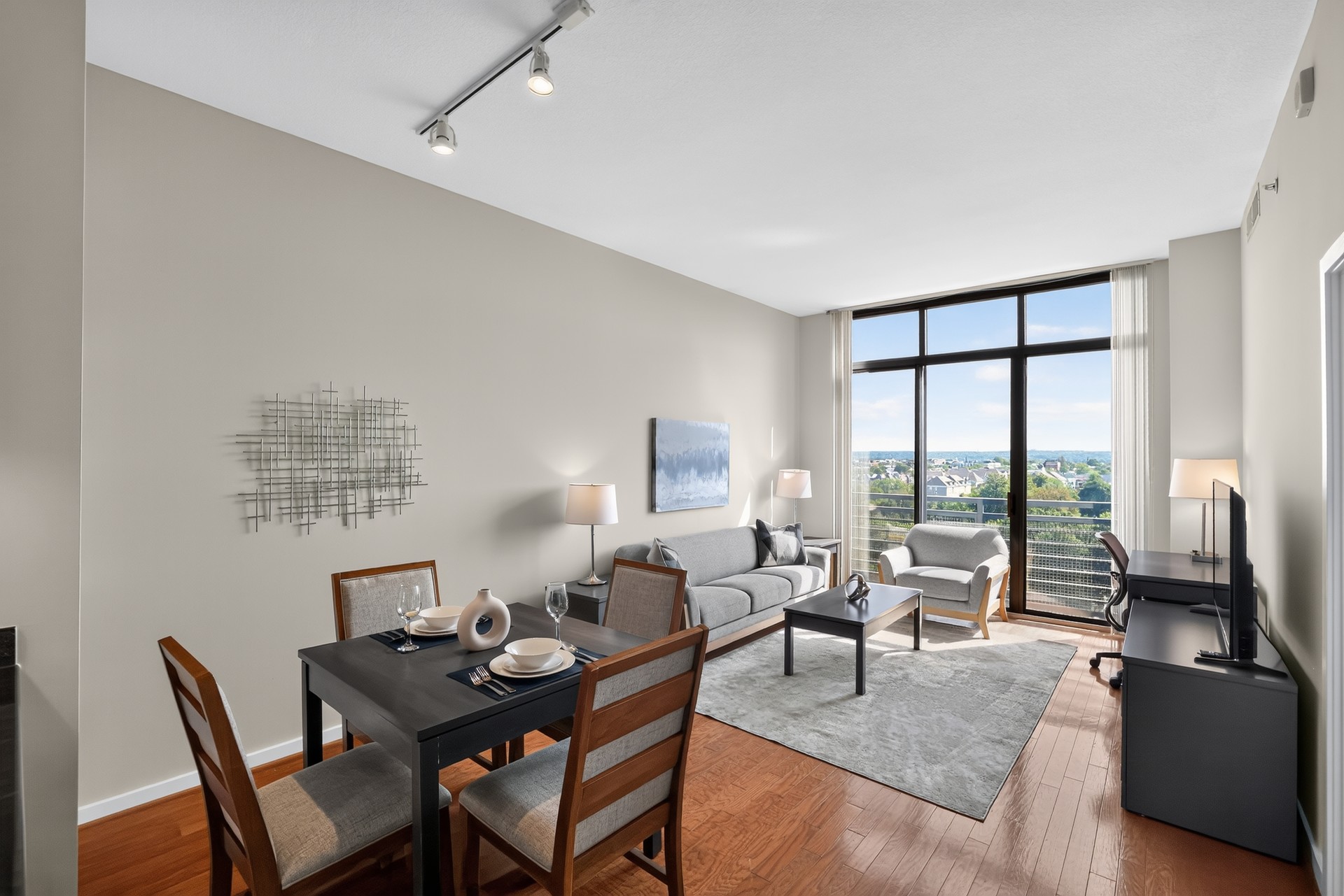 Carlyle Square Apartments in Alexandria
