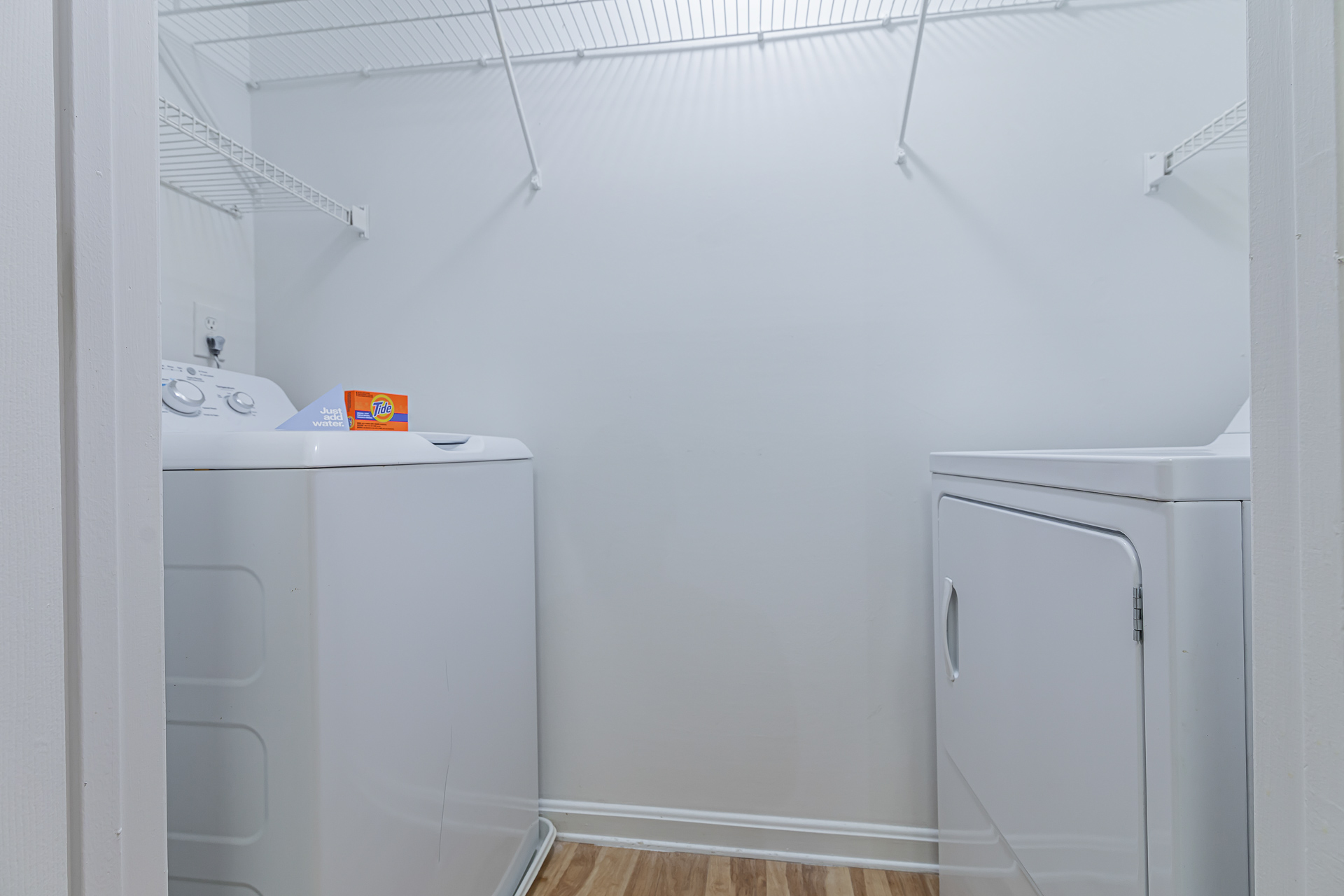 9_Furnished_Short_Term_Regents_Park_Laundry (15) (14)