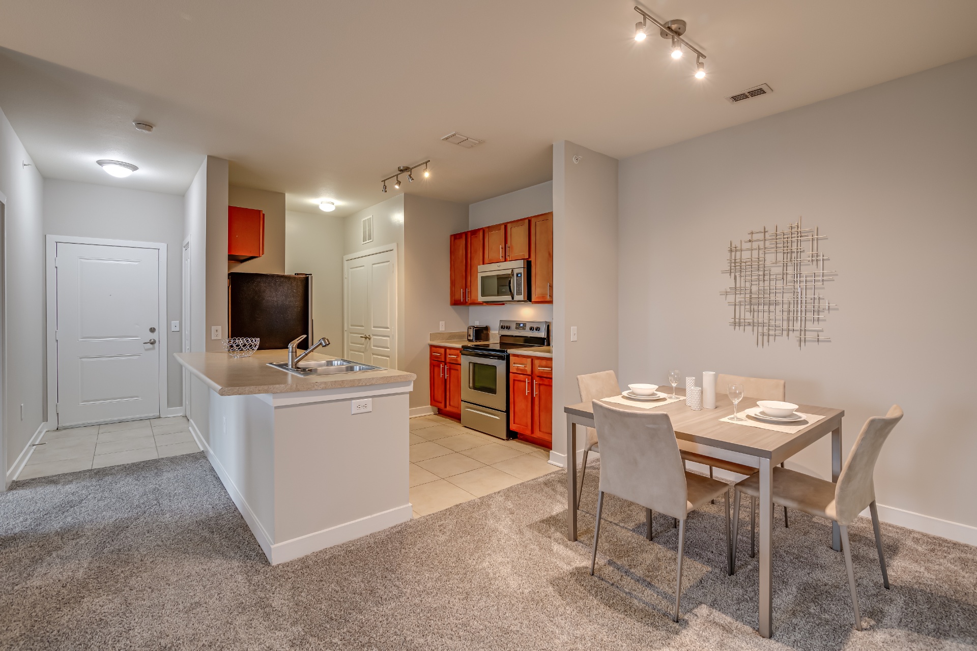 River Oaks Apartments in Woodbridge