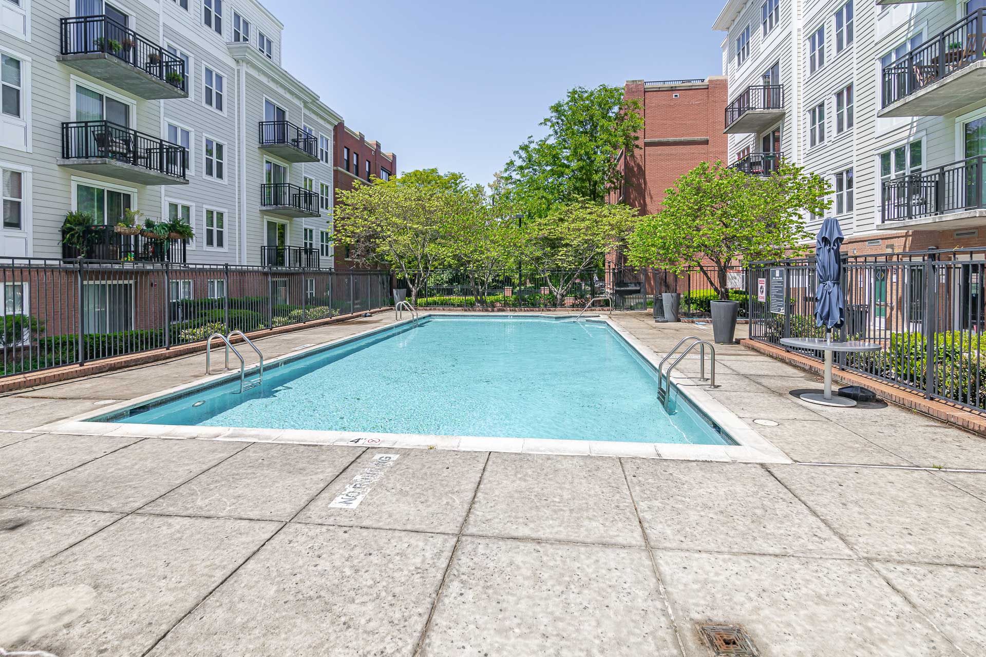 17_Furnished_Apartment_Pearson_Square_Pool (10)