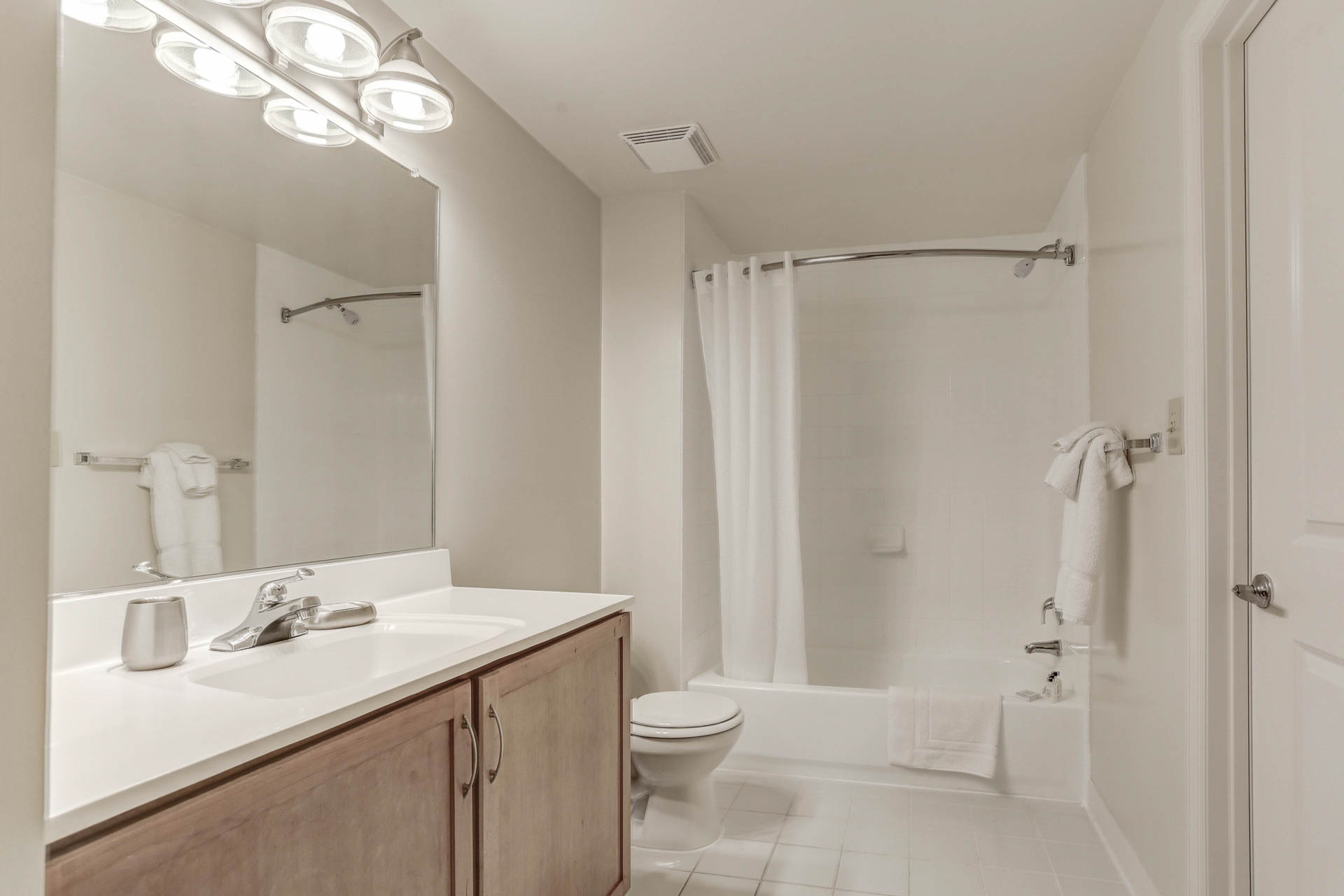 10_Furnished_Apartment_Portico_Silver_Spring_Bathroom (10) Office (1)