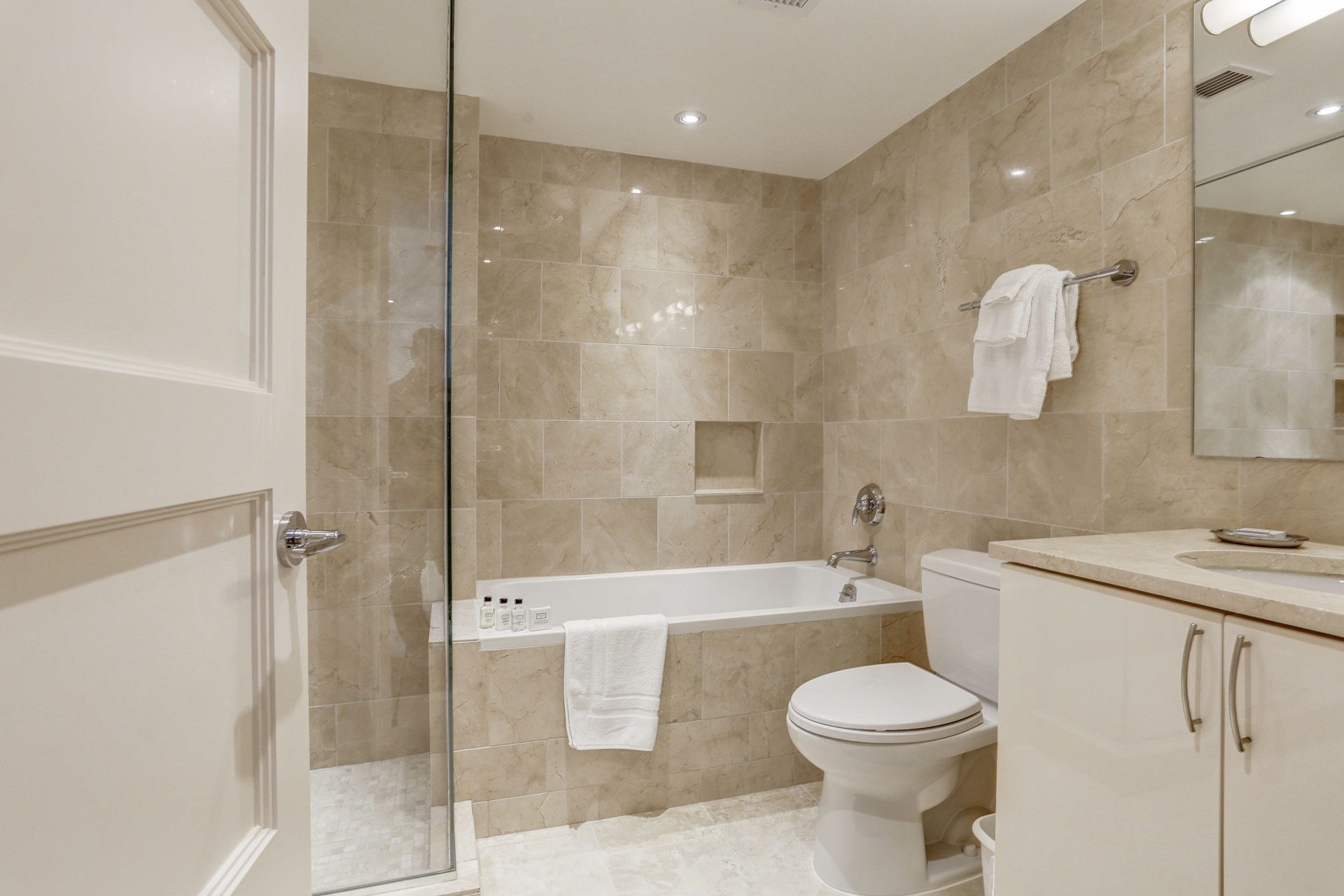 26_Lansburgh_Corporate_Apartment_Bath  (3) (7)