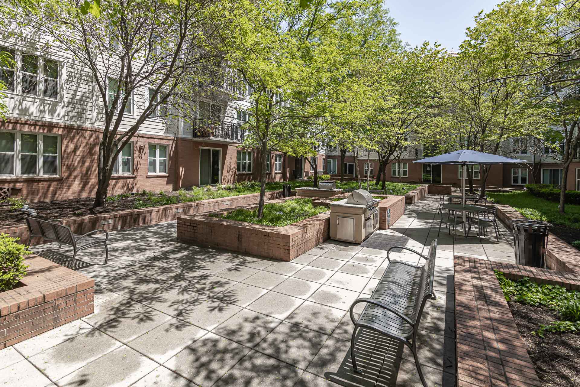 18_Furnished_Apartment_Pearson_Square_Courtyard (10)