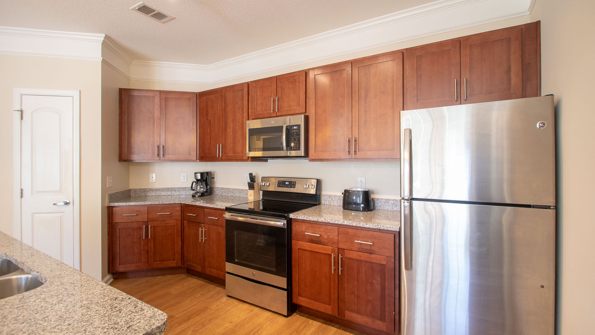 3_Furnished_Apartments_Charlottesville_Kitchen(7) (1).jpg (2)(6)